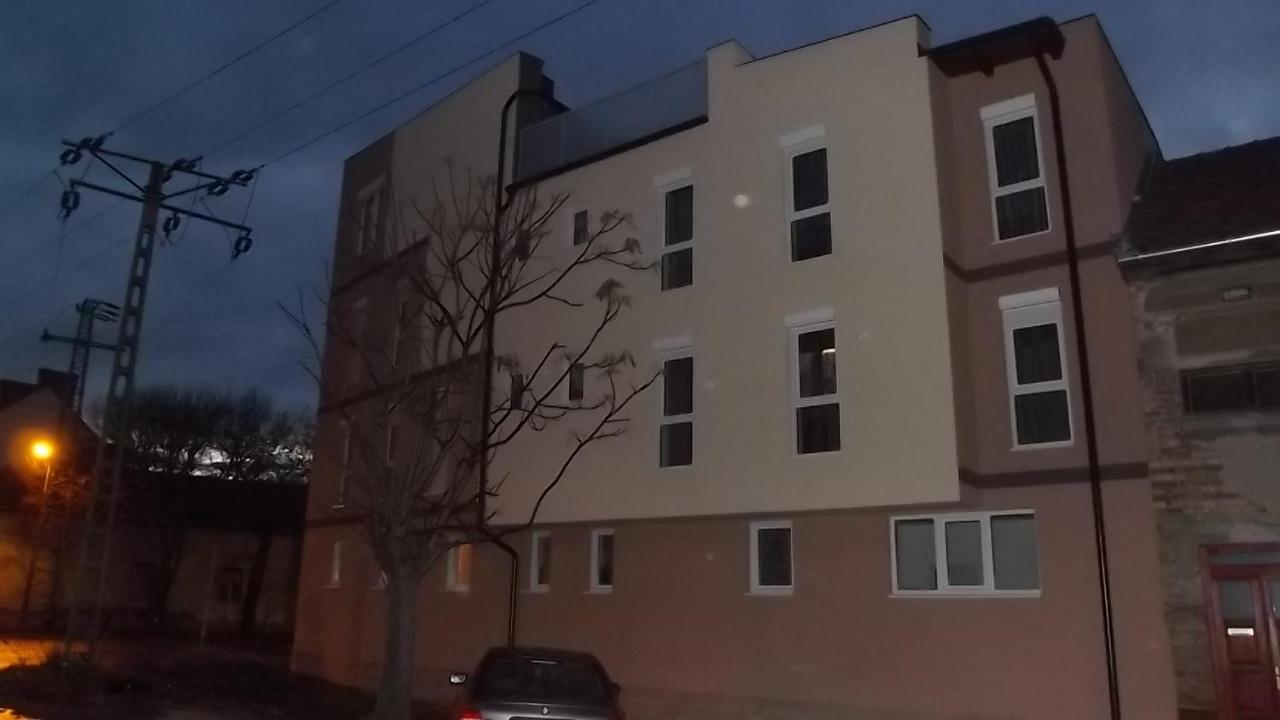 Edes Alom Guesthouse 塞格德 外观 照片